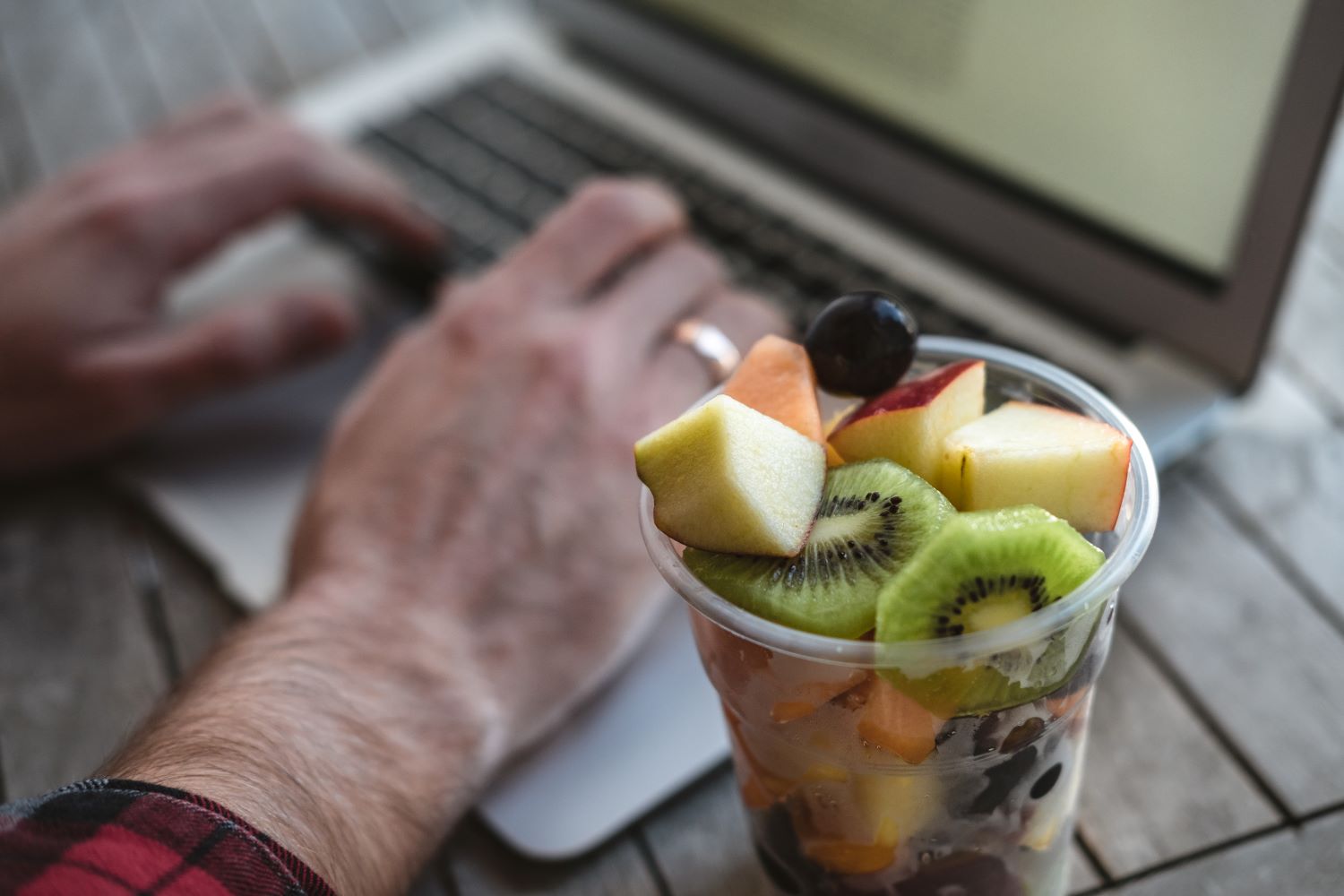 groom-wellbeing-healthy-eating